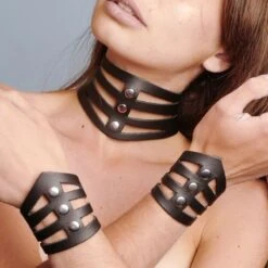 Collier Découpé En Cuir 5 Collier Découpé En Cuir -Maison Close Magasin bracelets collier bandes 03