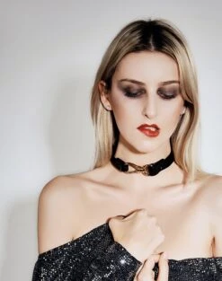 Choker Captivate - Noir Et Or 5 Choker Captivate - Noir Et Or -Maison Close Magasin choker captivate choker mannequin
