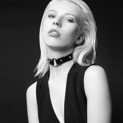 Choker Stud En Cuir - Noir Et Or -Maison Close Magasin choker stud cuir noir plaqu or 24 carats elf zhou