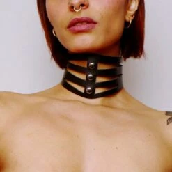 Collier Découpé En Cuir