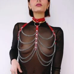 Harnais De Poitrine En Cuir Rouge Et Chaînes