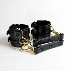 Menottes En Cuir Et Or - Studded Double Cuffs