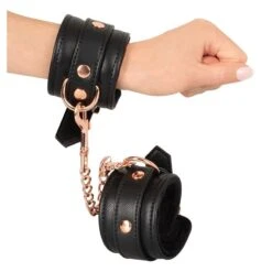 Menottes En Cuir Doublées Fourrure - Noir Et Or Rose -Maison Close Magasin menottes cuir rosegold 4