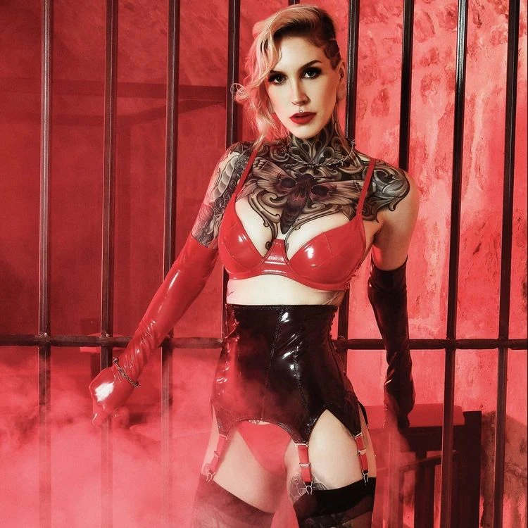 Porte-jarretelles Large En Vinyle Brillant - Nell 4 Porte-jarretelles Large En Vinyle Brillant - Nell – Image 4