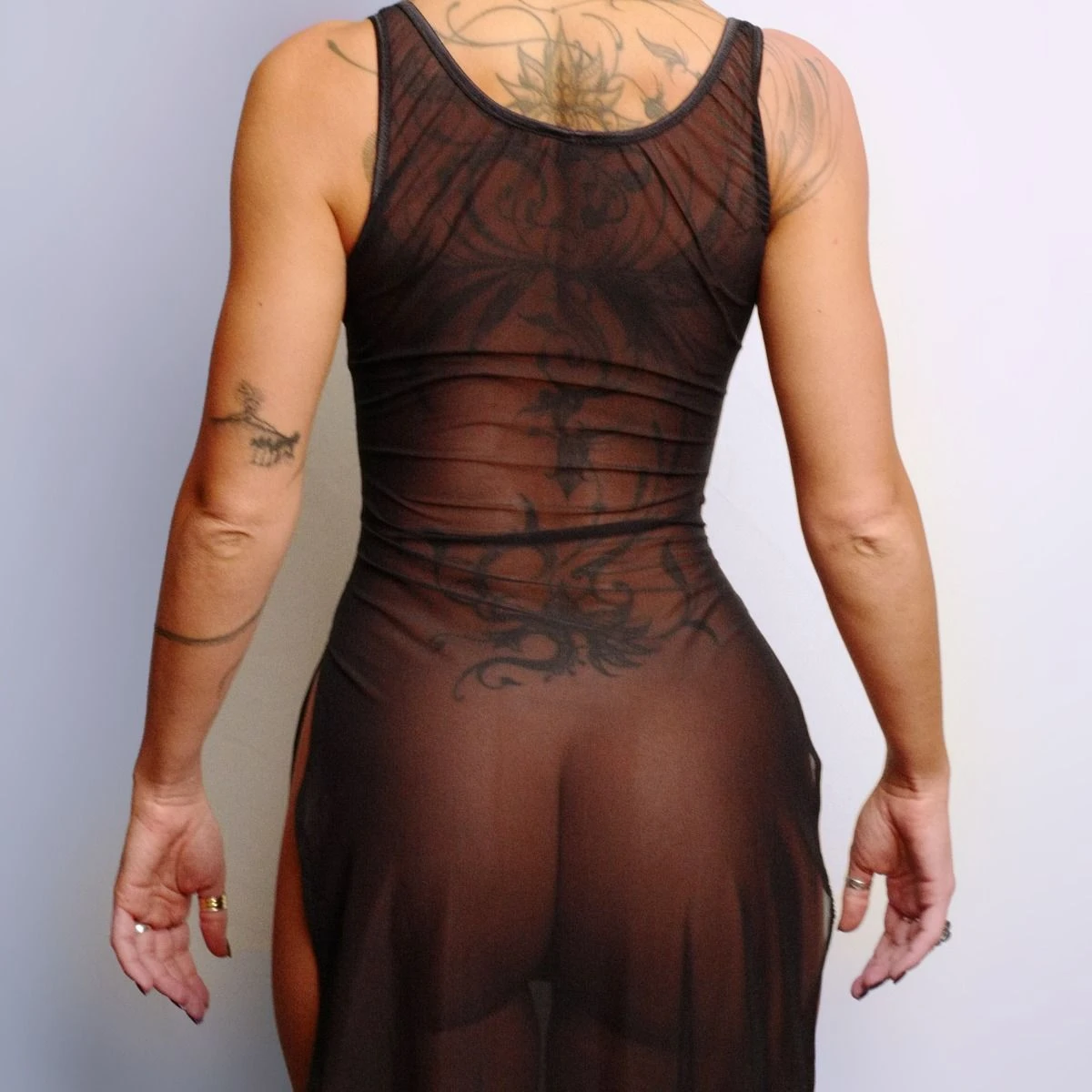 Robe Longue Fendue En Résille Transparente 2 Robe Longue Fendue En Résille Transparente – Image 2
