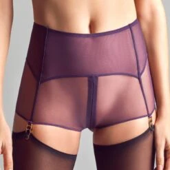 Maison Close Shorty Zippé Porte-jarretelles - L'Amoureuse - Orchidée Violette 9 Maison Close Shorty Zippé Porte-jarretelles - L'Amoureuse - Orchidée Violette -Maison Close Magasin shorty zippe pj l amoureuse orchidee violette 4