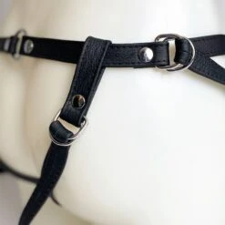 Harnais Pour Gode-ceinture Avec Attaches D-Ring - Cuir Souple Noir -Maison Close Magasin strapon noir ouvert doubleanneaux grosplananneaux 1