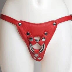 Harnais Pour Gode-ceinture Avec Attaches D-Ring - Cuir Souple Rouge -Maison Close Magasin strapon rouge ouvert anneaux face petit 1