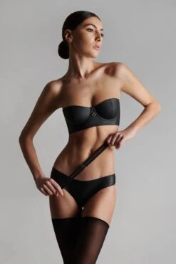 Maison Close String Avec Lanières - Chambre Noire Or 12 Maison Close String Avec Lanières - Chambre Noire Or -Maison Close Magasin string lanieres chambre noire or 4