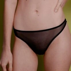 String En Résille -Maison Close Magasin string nlc1