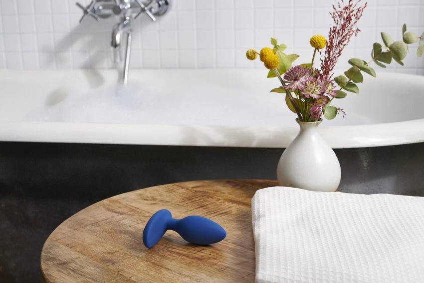We-Vibe Plug Anal Télécommandé Ditto - Bleu 8 We-Vibe Plug Anal Télécommandé Ditto - Bleu – Image 8