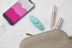 We-Vibe Galet Vibrant Aimanté Et Télécommandé Moxie - Bleu 9 We-Vibe Galet Vibrant Aimanté Et Télécommandé Moxie - Bleu -Maison Close Magasin wvi moxie mood tif 13